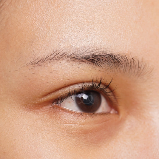 Foto model Alis Rontok produk brow lift kit