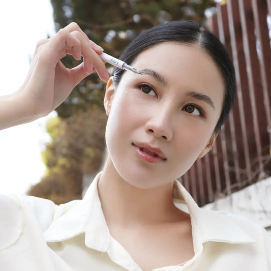 Foto Model menggunakan Produk Fine Line