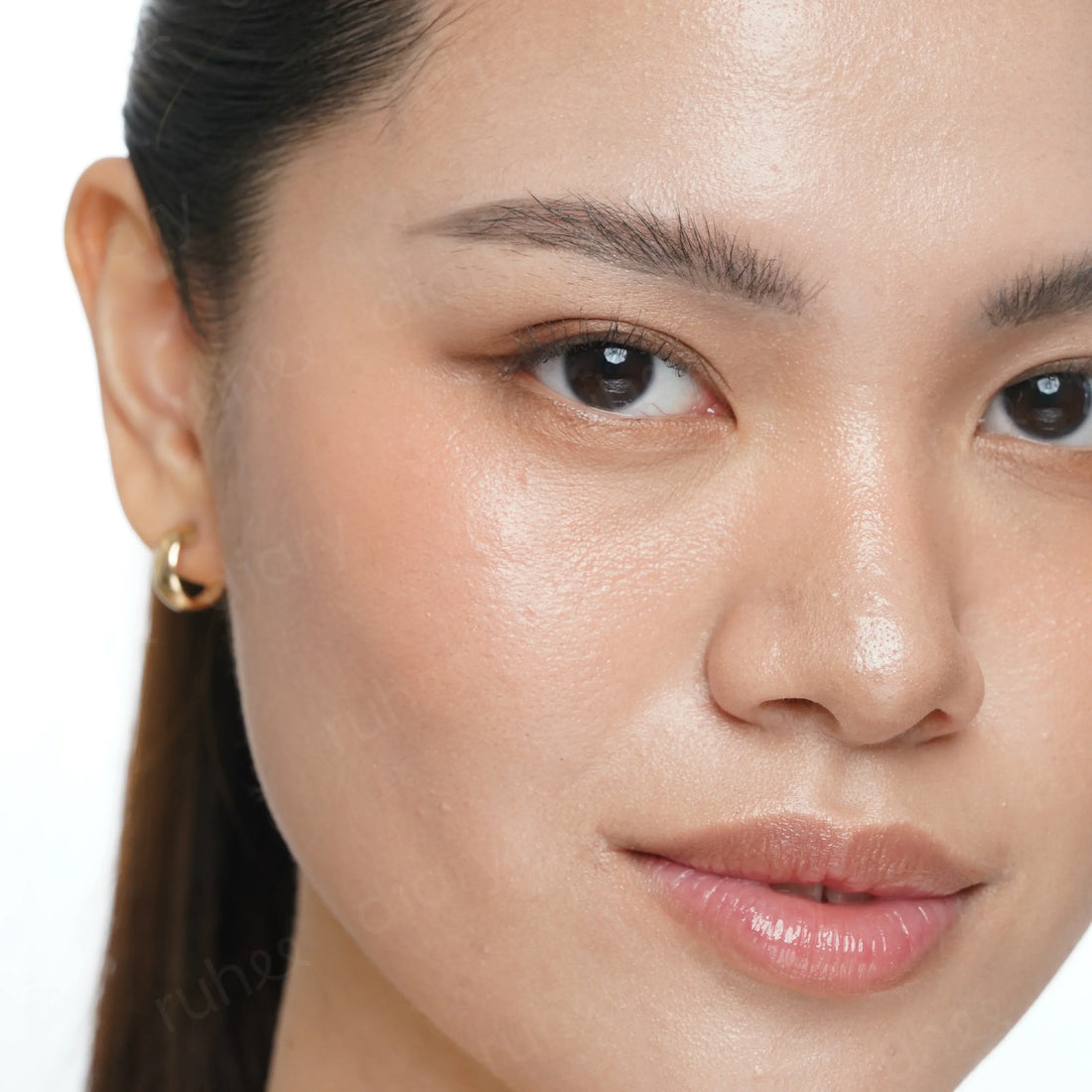 model dengan hasil alis yang rapih